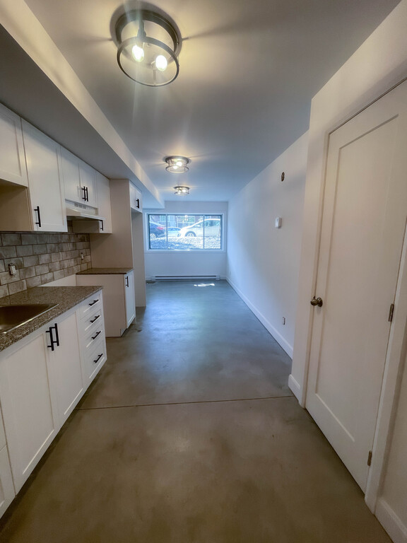 Appartement Demi-sous-sol Complètement R | 3279524