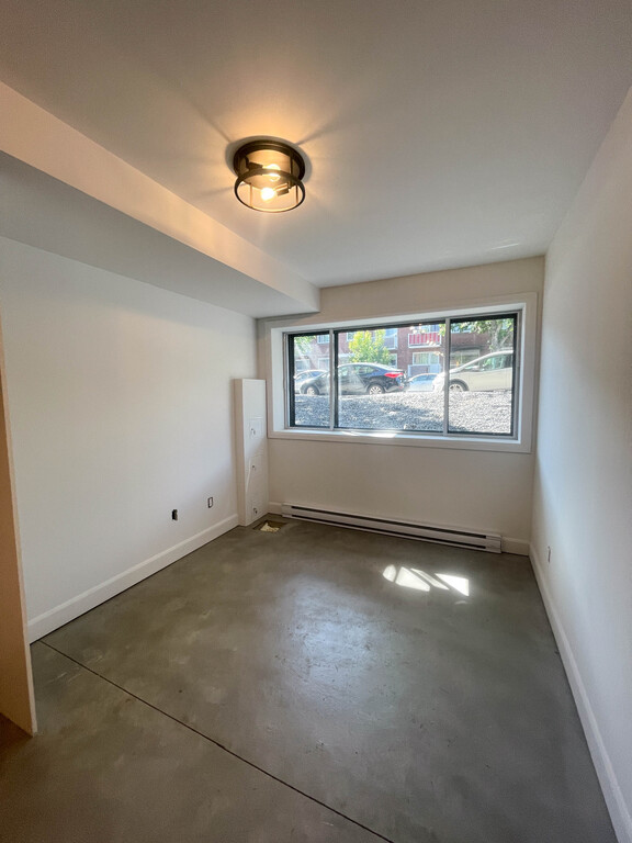 Appartement Demi-sous-sol Complètement R | 3279524