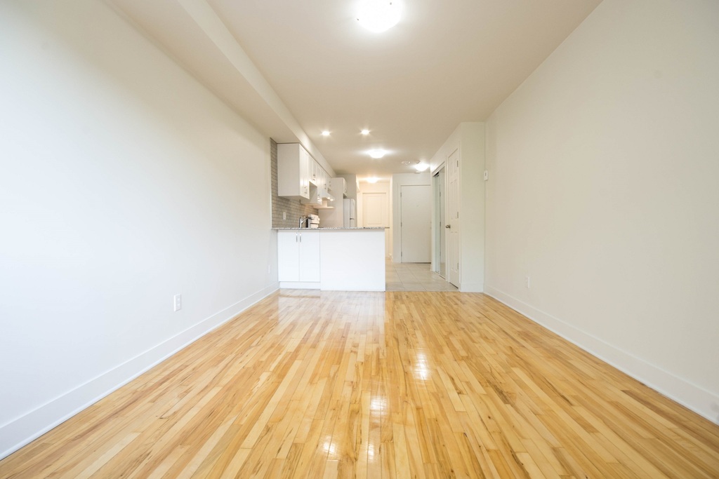 Studio Complètement Rénové, Propre Et Lu | 3279597