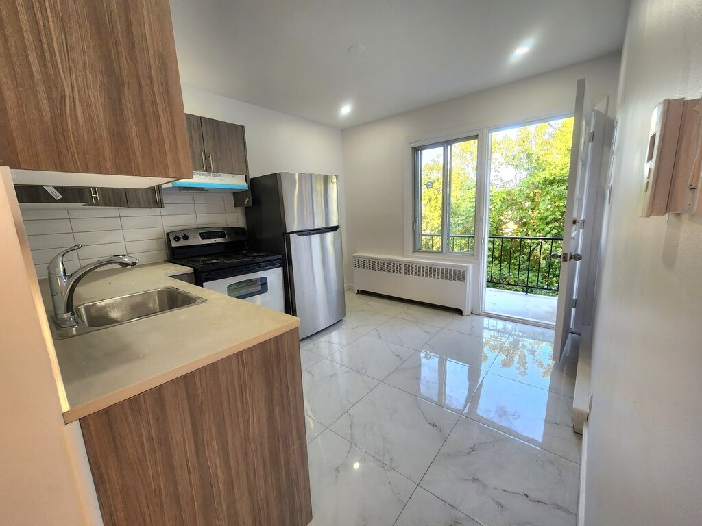 Renovated 4 1/2 TOP FLOOR, Ville Emard | 3279685