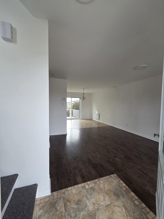 Grand Logement 2 étages Avec Cours Privé | 3279687