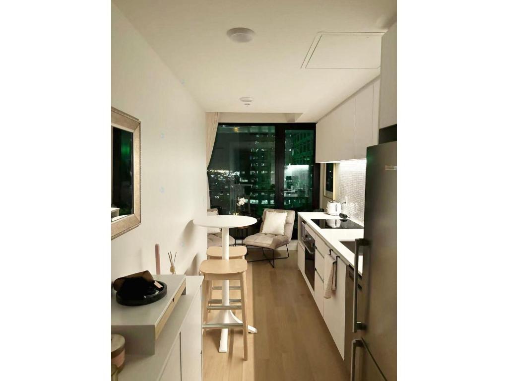 Price to Sell: Sunny condo in Montreal Maestria | 3279950