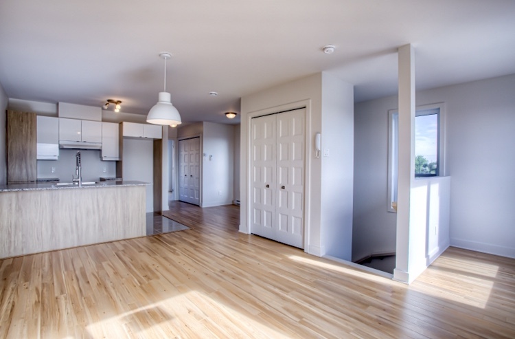 CONDO 4 1-2+GRAND BALCON+PARKING OPTION | 3280406