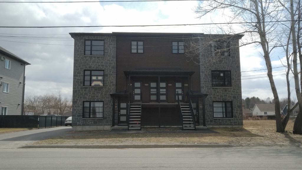 Grand Logement 4 1/2 à Louer | 3280424