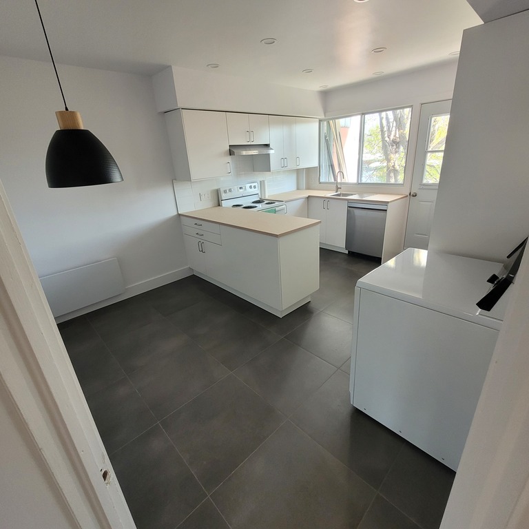 Grand 4 ½ Ensoleillé, Rénové, Disponible | 3280472