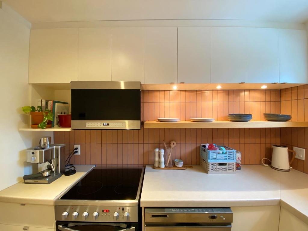 QUARTIER MONTCALM- 3 1/2 MEUBLĖ ! AVEC BUREAU TÉLÉTRAVAIL -GARAGE CHAUFFÉ | 3294542