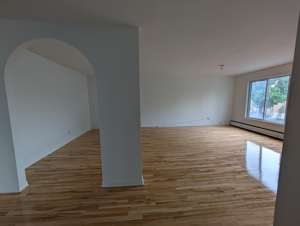 Grand 5 1/2 Complètement Rénové | 3281403