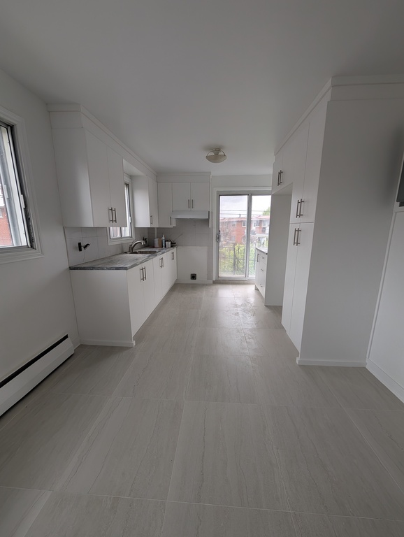 Grand 5 1/2 Complètement Rénové | 3281403