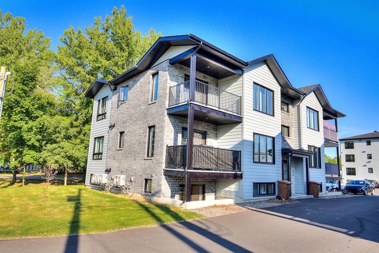 Appartement Saint-Zotique À Louer | 3281420