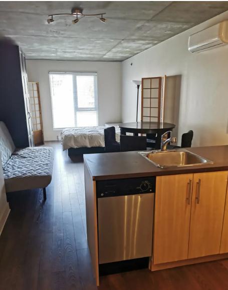 Studio à louer proche du Quartier Place-des-Arts (inclut un espace de stationnement) | 3281594