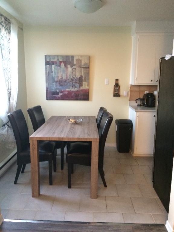 ** TRÈS GRAND 4 1/2 ** CHAUFFÉ INCLUS ** 1 er ÉTAGE ** AVEC BALCON ET PORTE PATIO +À VOIR+ 450-664-7578 | 3281652