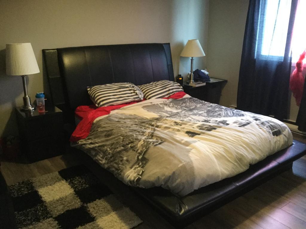 ** TRÈS GRAND 4 1/2 ** CHAUFFÉ INCLUS ** 1 er ÉTAGE ** AVEC BALCON ET PORTE PATIO +À VOIR+ 450-664-7578 | 3281652