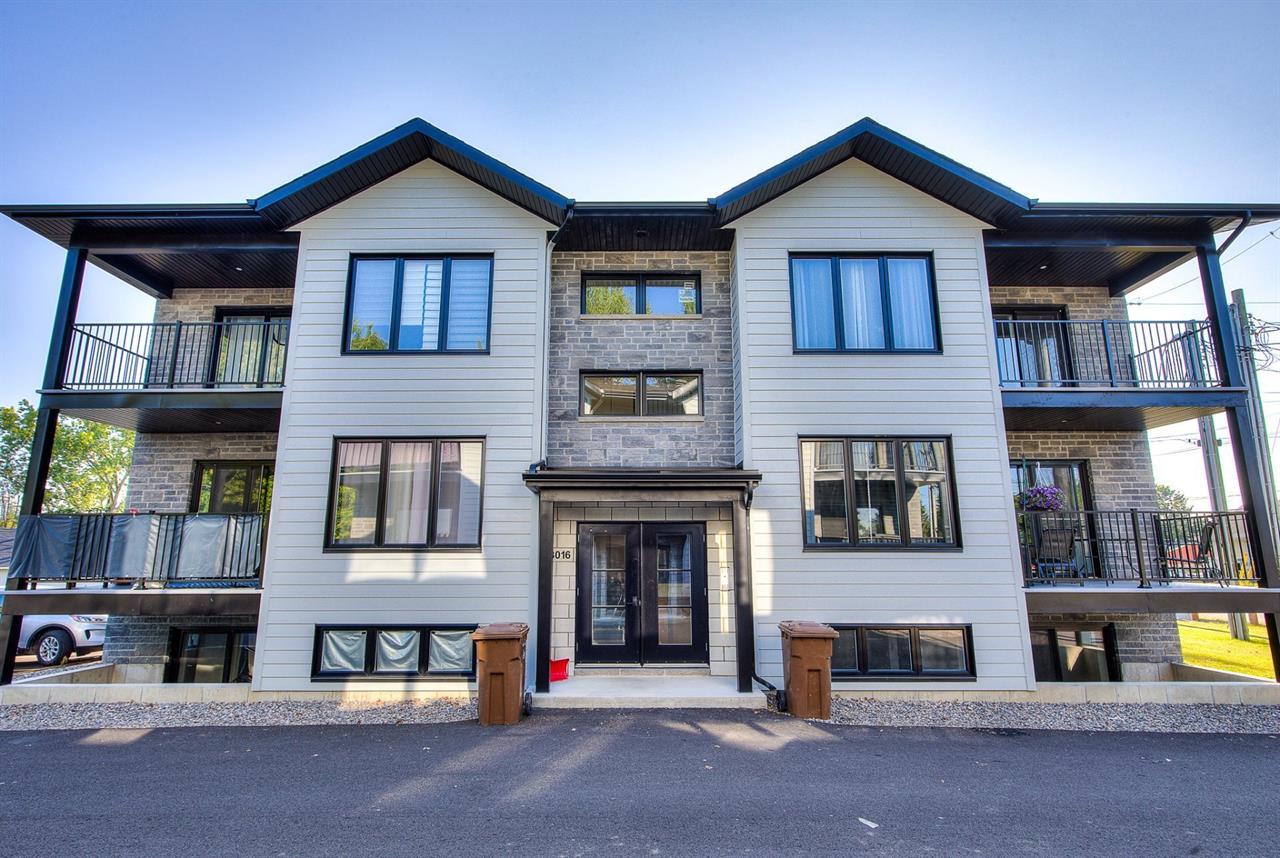 Appartement Saint-Zotique À Louer | 3281993