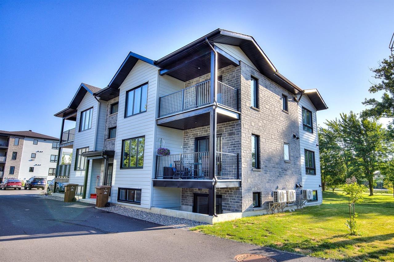 Appartement Saint-Zotique À Louer | 3281993
