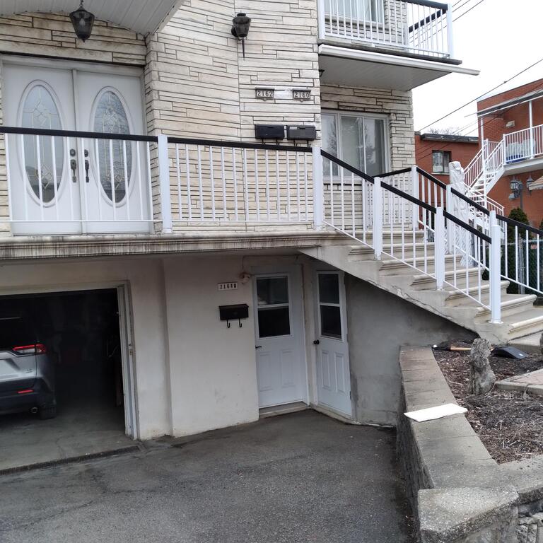 AHUNTSIC: 2½ Chauffé-éclairé-eau Chaude | 3282298