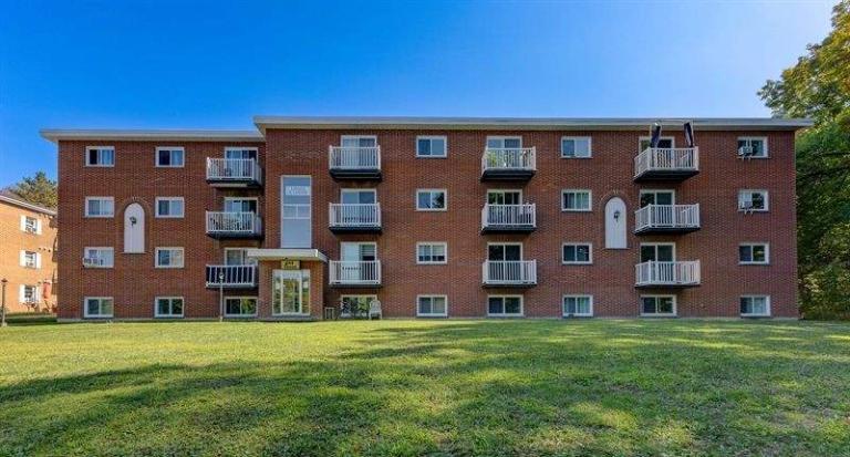 1 CH - 1 SDB - Granby - $1,150 /mo | 3282348