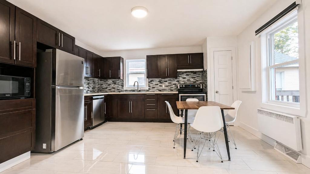 4 ½ entièrement rénové | 950 pi² | 2 stationnements inclus | Disponible immédiatement | 3282398