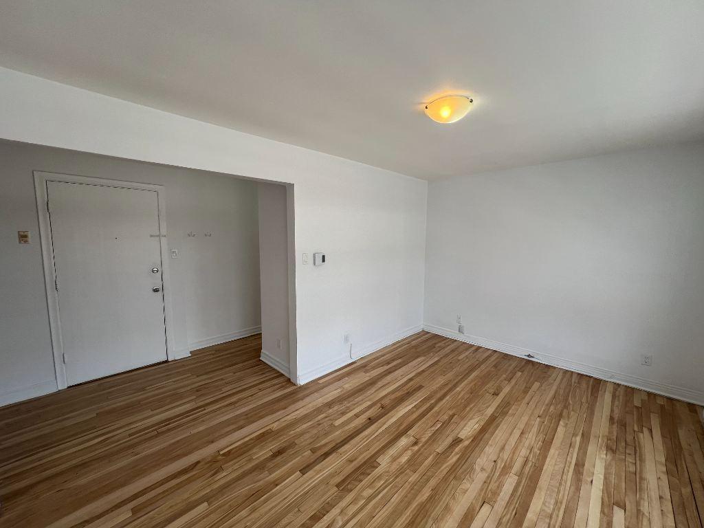 Fully Renovated 5.5 Apartment Available - A louer • For Rent | 3282497