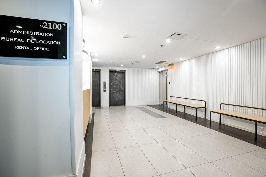 Studio - 2100 Boulevard De Maisonneuve West, Montréal | 3283186