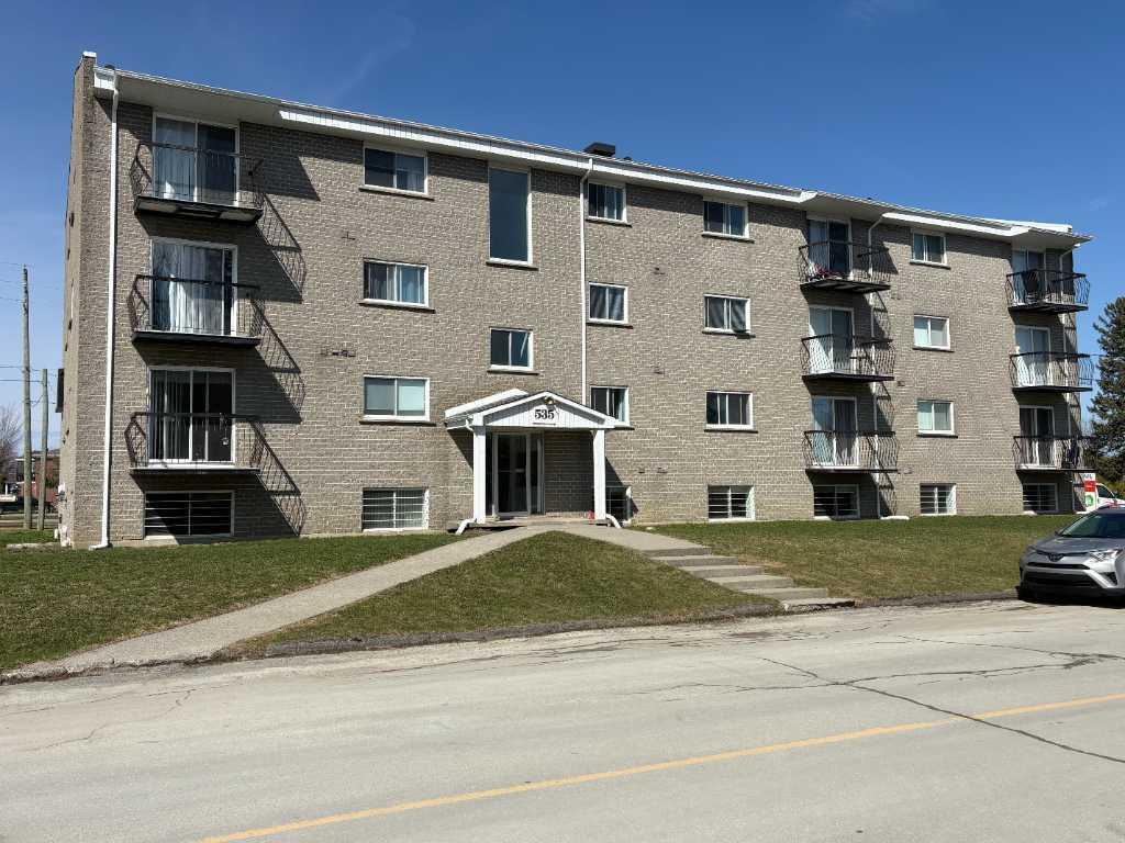 Appartement 3 1/2 situé dans un immeuble calme et agréable | 3283270