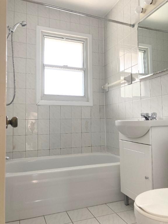 4 1/2 -LAVAL - 5 mn Métro CARTIER - Haut de Triplex | 3283329
