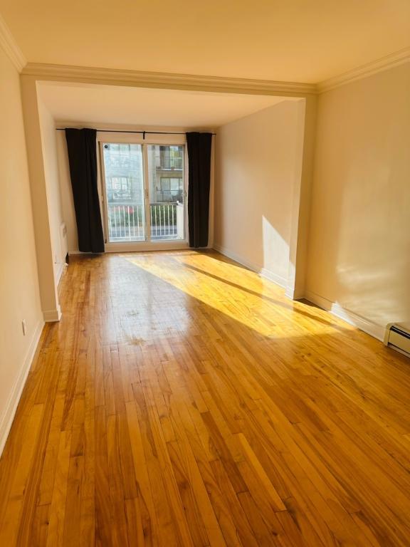 5 1/2 Rénover RDC avec cours à un coin de rue du métro. | 3283345