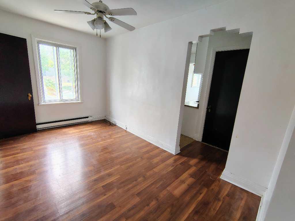 BEAU 4 1/2 AVEC EMPLACEMENT EXCEPTIONNEL! | 3283379