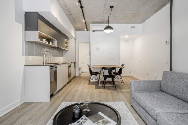 STUDIO TOUT INCLUS À LA PLACE DES ARTS | 3283407