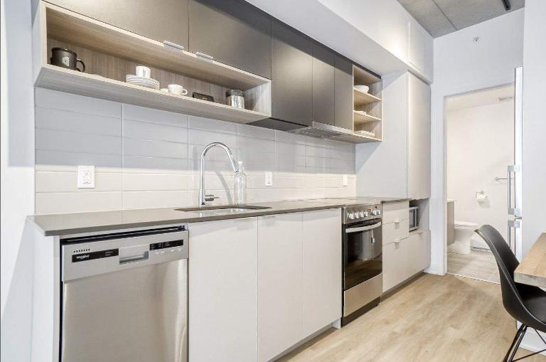 STUDIO TOUT INCLUS À LA PLACE DES ARTS | 3283407