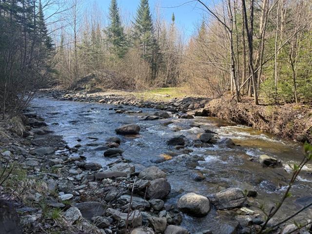 Kinnear’s Mills (Chaudière-Appalaches) : Terre à bois de 110 acres avec forêt mixte, lac privé, rivière à truite et ruisseaux | 3283467