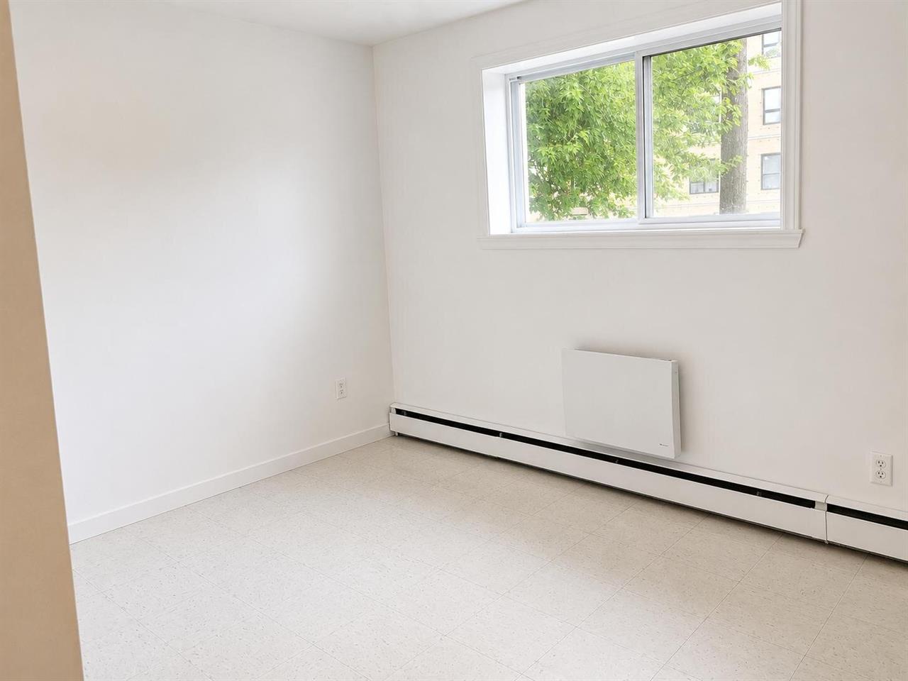 Immeuble - 540 13e Av Nord Logement 3 ½ à Louer - Près Du Cégep De Sherbrooke | 3283545