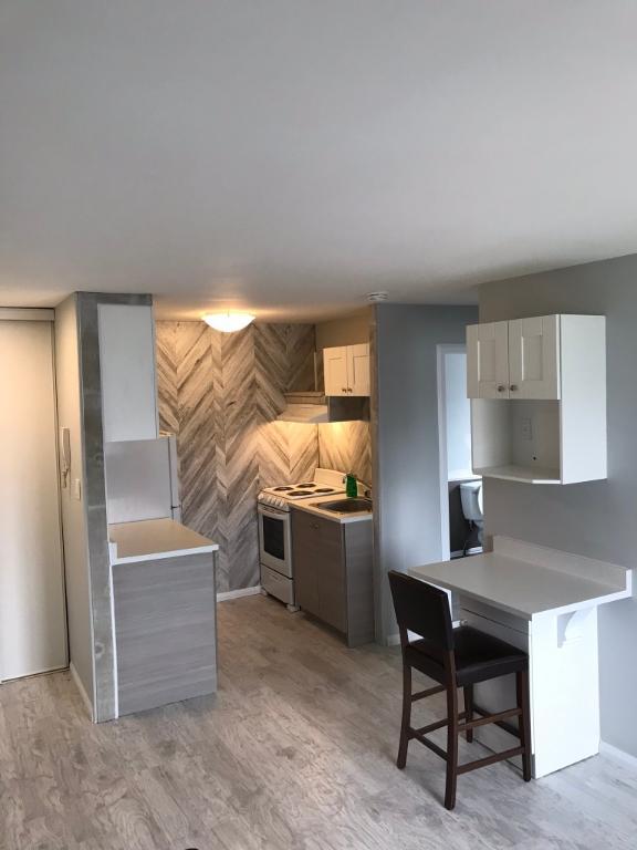 3 1/2 condo style | 3284119