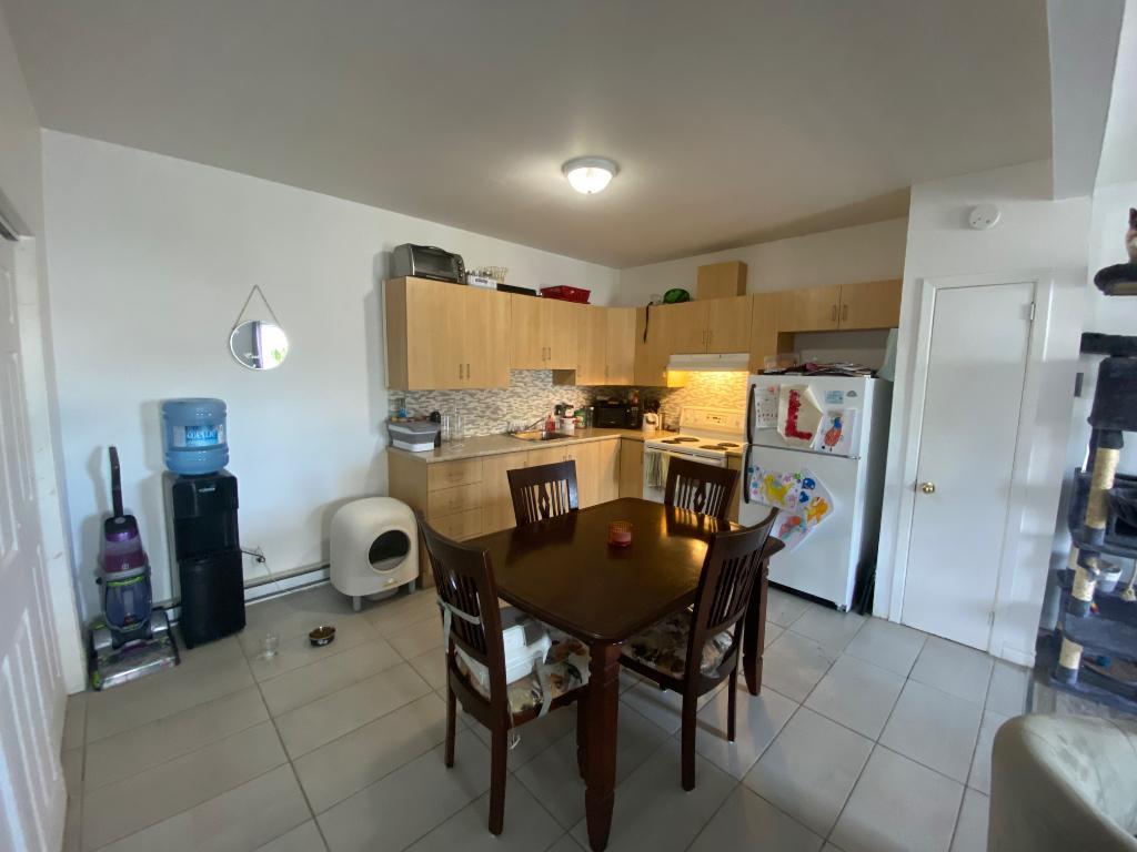 Beau logement dans la magnifique région de Sainte Anne des monts en Haute Gaspésie. Immeuble en face de la mer ! | 3284122