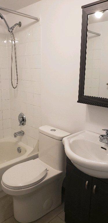 1 1/2 Chauffé,Éclairé,Semi-meublé. intercom, Wi-Fi $ | 3284128
