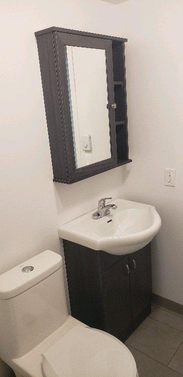 1 1/2 Chauffé,Éclairé,Semi-meublé. intercom, Wi-Fi $ | 3284128