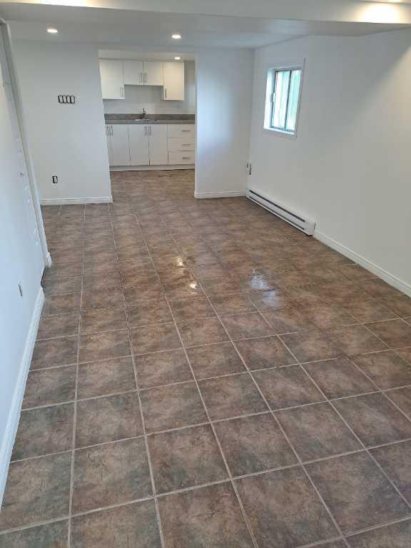 Grand 3 et demi rénové semi-meublé à louer demi sous-sol | 3284138