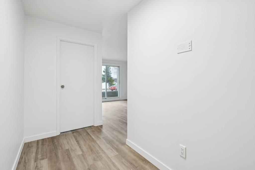 🏡 Disponible maintenant – Grand 3 ½ fraîchement rénové, vue sur l'eau, Ouest de l'Ile | 3284149