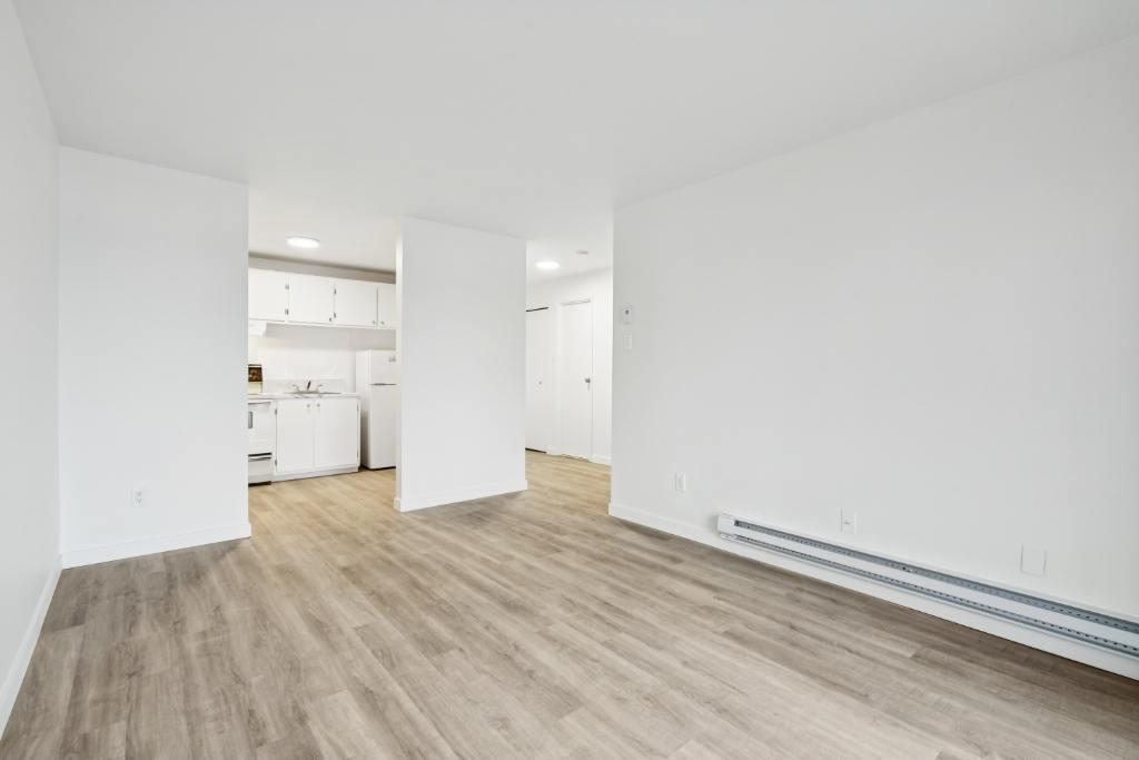 🏡 Disponible maintenant – Grand 3 ½ fraîchement rénové, vue sur l'eau, Ouest de l'Ile | 3284149