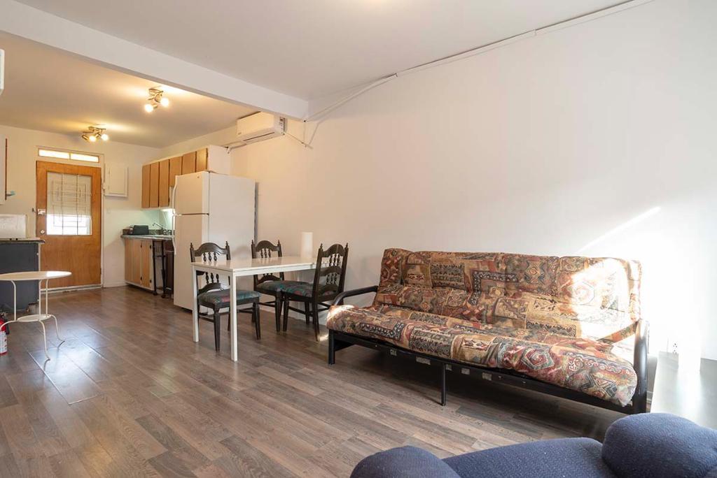 300m du métro Frontenac (ligne verte), 4 1/2 semi-meublé | 3284182
