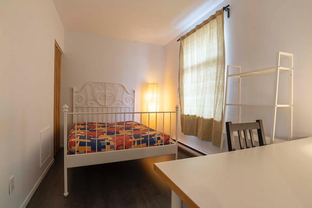 300m du métro Frontenac (ligne verte), 4 1/2 semi-meublé | 3284182