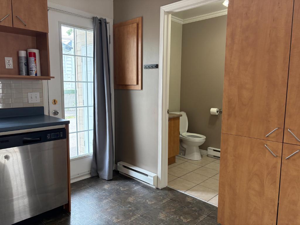 SPLENDIDE 4 1-2 MAISON DE VILLE -CENTRE VILLE JOLIETTE - DISPONIBLE | 3284829