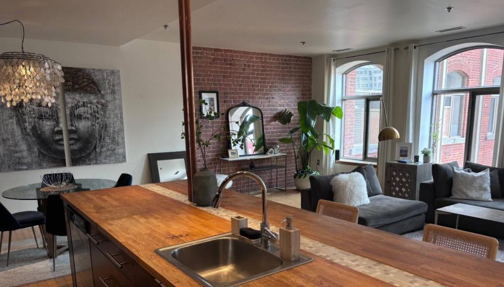 Stunning 1BR Condo in the Heart of Montreal on Blvd St Laurent | 3284905