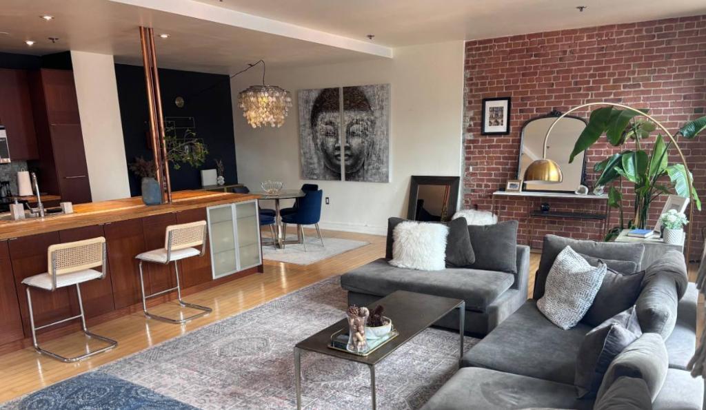 Stunning 1BR Condo in the Heart of Montreal on Blvd St Laurent | 3284905