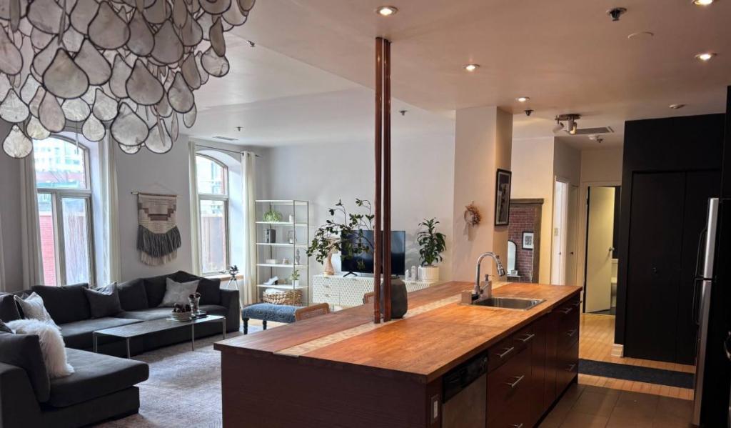 Stunning 1BR Condo in the Heart of Montreal on Blvd St Laurent | 3284905