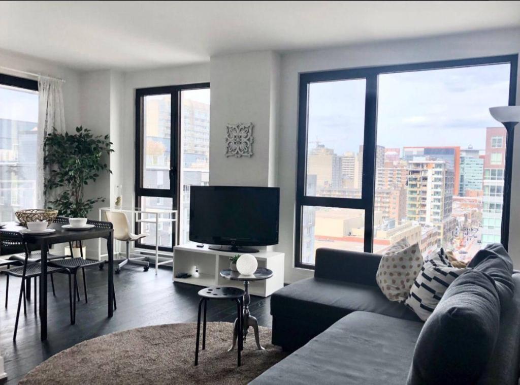 Fully Furnished 2-Bedroom Condo – Downtown Montreal | 3284963