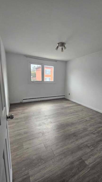 Appartement 4 1/2 Libre Immédiatement | 3285400