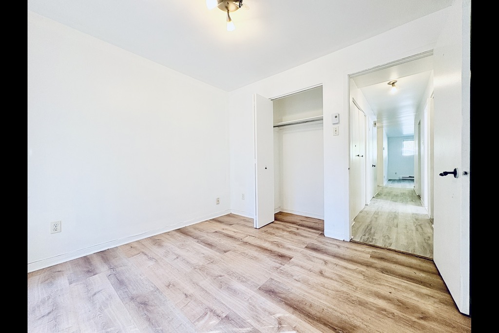 Appartement 2 Chambres – Demi Sous-sol – | 3285410