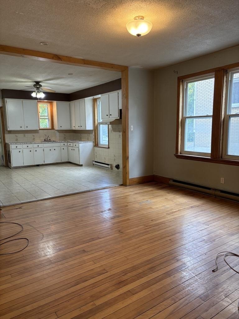 Immeuble - 317-327 Mont-Plaisant Grand 5 1/2 Avec Deux Balcons à Louer | 3285423