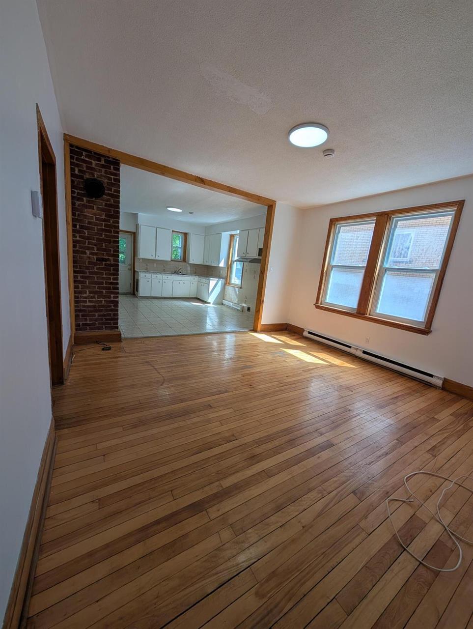 Immeuble - 317-327 Mont-Plaisant Grand 5 1/2 Avec Deux Balcons à Louer | 3285423