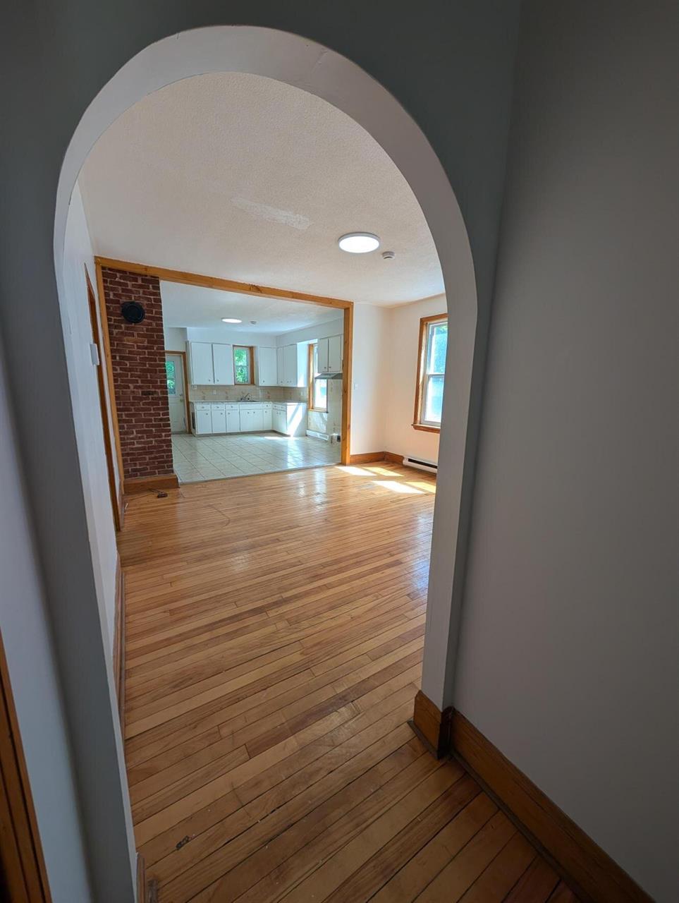 Immeuble - 317-327 Mont-Plaisant Grand 5 1/2 Avec Deux Balcons à Louer | 3285423